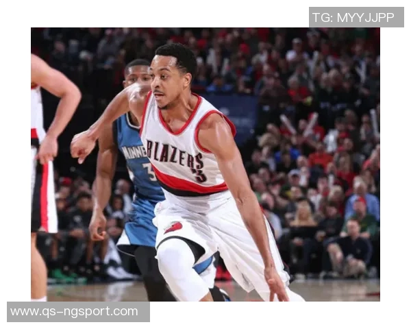 克莱半场表现稳健11投4中三分球命中3个贡献11分2篮板1封盖