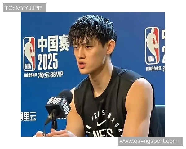 蔡老板昨晚与曾凡博击掌鼓励并嘱咐教练多给予他上场机会