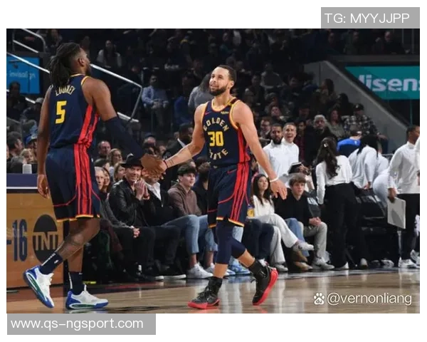 太阳三分火力全开9场比赛命中16记三分领跑联盟勇士紧随其后表现不俗 太阳三分火力全开9场比赛命中16记三分领跑联盟勇士紧随其后表现不俗