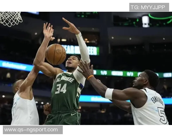 字母哥半场表现抢眼7投5中斩获10分7板3助助球队领先